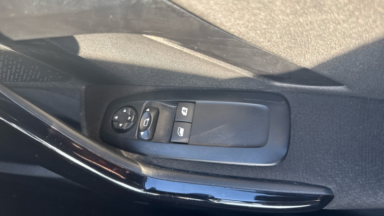 Peugeot 208 1.2 PureTech 82 Allure 5dr Petrol Hatchback